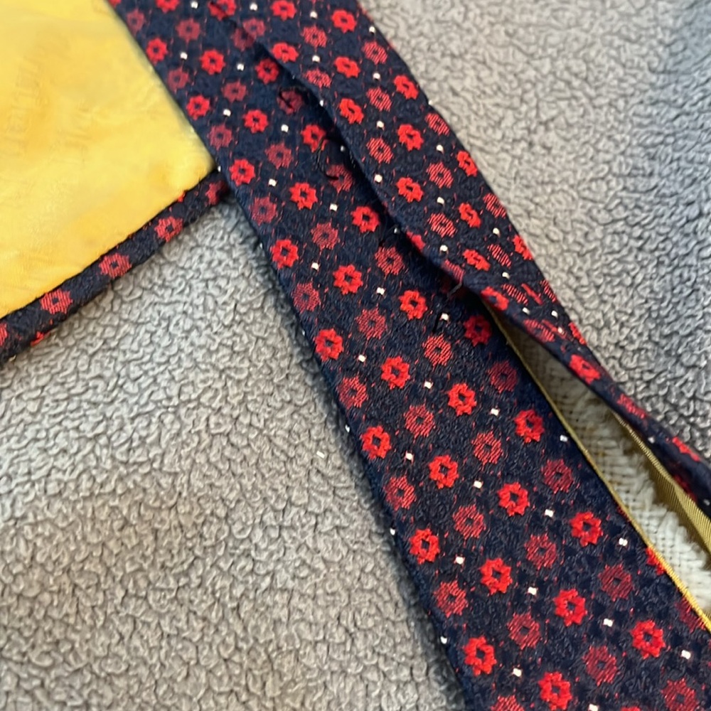 Dior Red Silk Tie with Geometric Pattern 90s Vintage - Picture 5 of 5